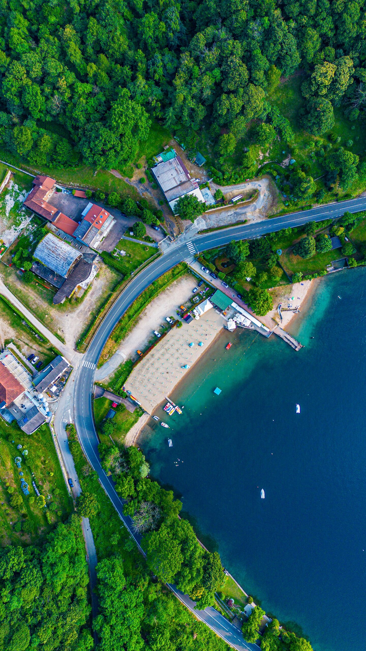 Ombrelloni vista lago